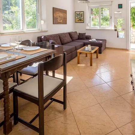 Karla Appartement Zrnovo