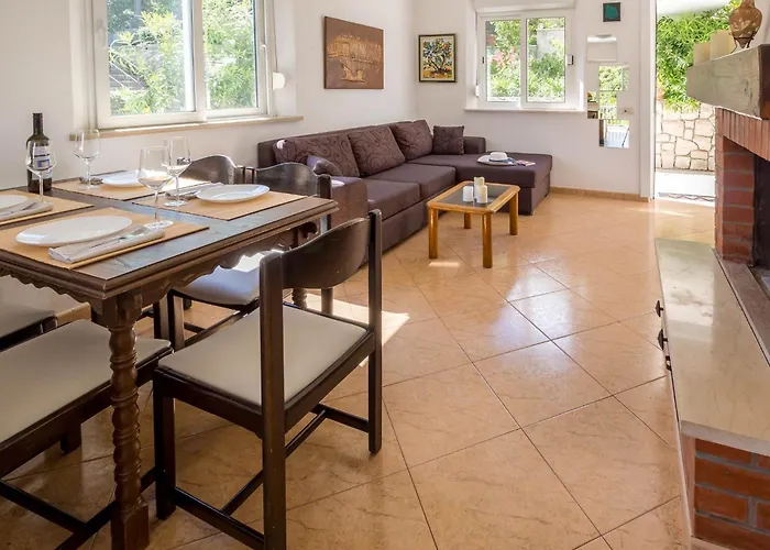 Karla Apartment Zrnovo