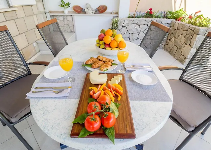 Apartment Karla Zrnovo