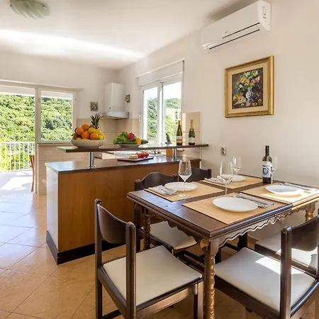 Karla Apartment *
