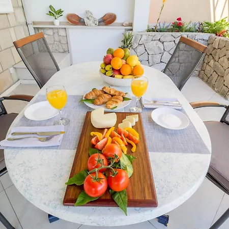 Apartment Karla Zrnovo
